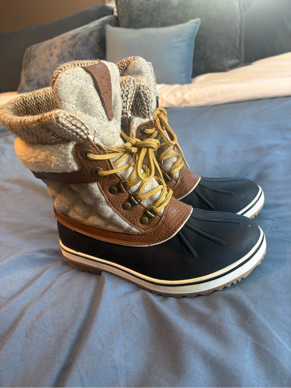 Women’s  Waterproof Winter Boots - Black/Tan
